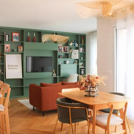 Spacious Cocoon With Two Terraces *